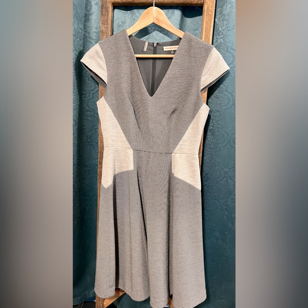 Rebecca Taylor Paneled Ponte Flare Dress Size 8 Cap Sleeve V-neck Two-tone Gray